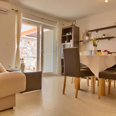 Apartman Sea Breeze - Beachfront