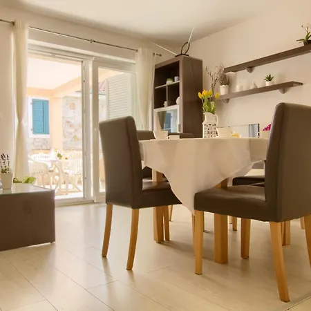 Apartman Sea Breeze - Beachfront Kali