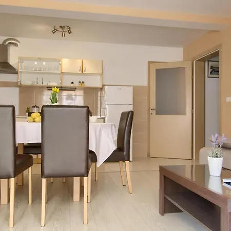 Apartman Sea Breeze - Beachfront *