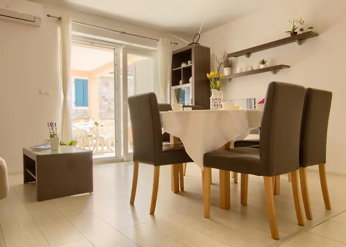 Daire Sea Breeze - Beachfront Kali