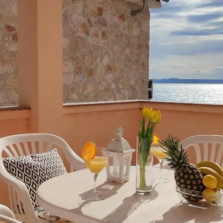 Sea Breeze - Beachfront *