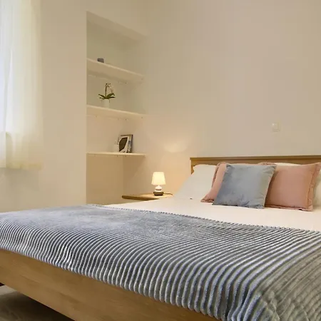 Sea Breeze - Beachfront *