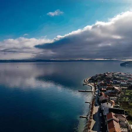 Sea Breeze - Beachfront Lejlighed *