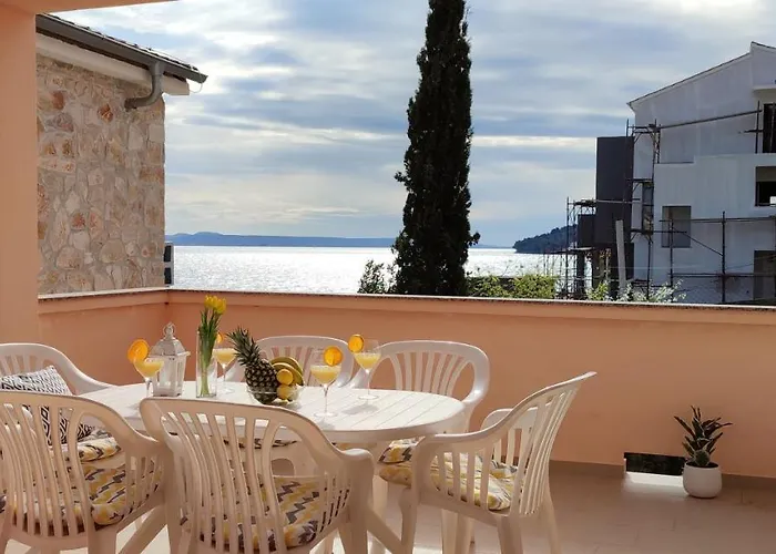 Sea Breeze - Beachfront Apartman