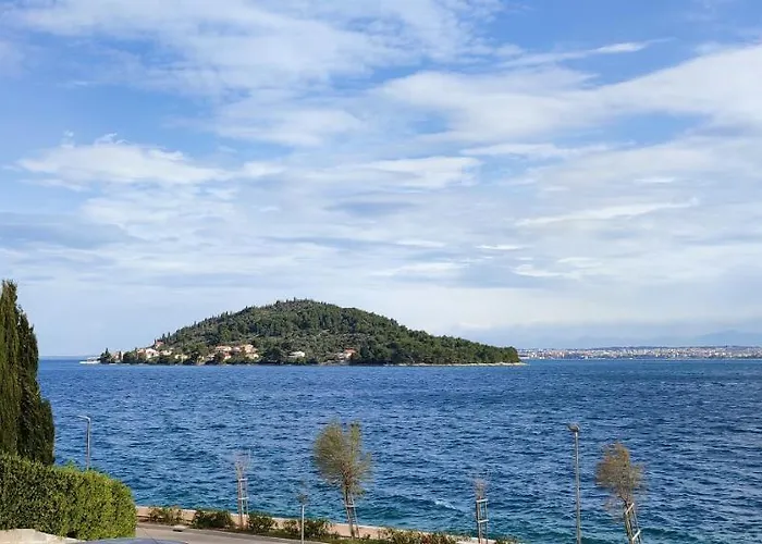 Sea Breeze - Beachfront Apartmán *