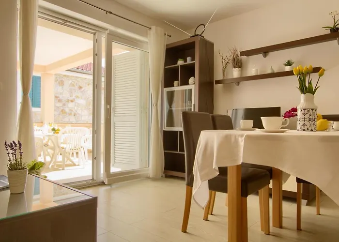 Apartman Sea Breeze - Beachfront *