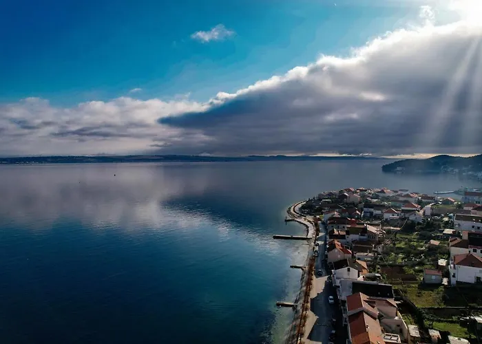 Sea Breeze - Beachfront Apartman *