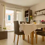 Sea Breeze - Beachfront