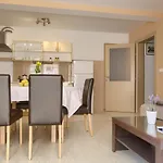 Apartman Sea Breeze - Beachfront *