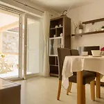 Apartman Sea Breeze - Beachfront *