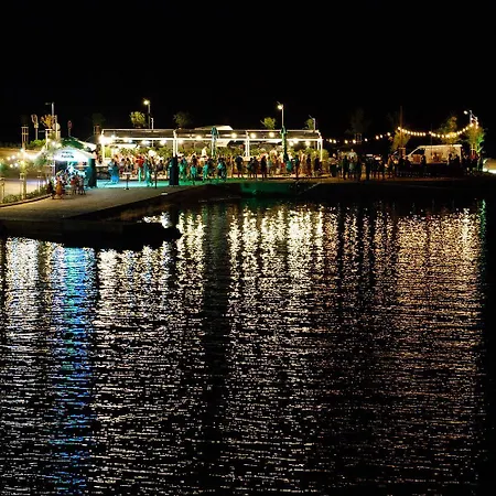 Sea Breeze - Beachfront Kali