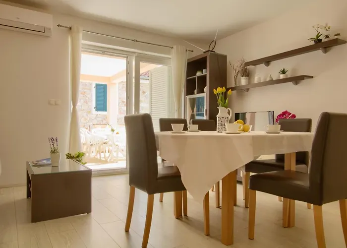 Sea Breeze - Beachfront