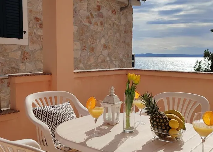 Sea Breeze - Beachfront *