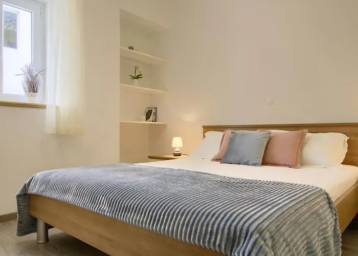 Sea Breeze - Beachfront *